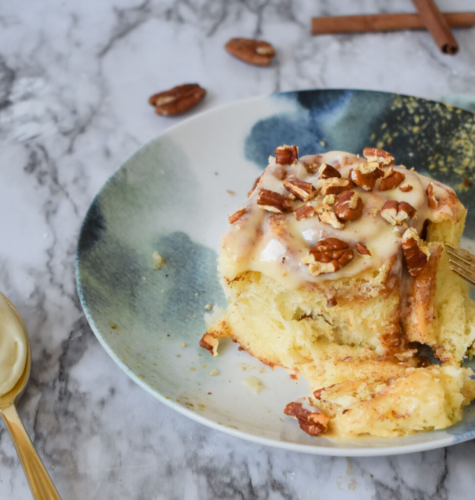 Cinnamon roll on decorative plate